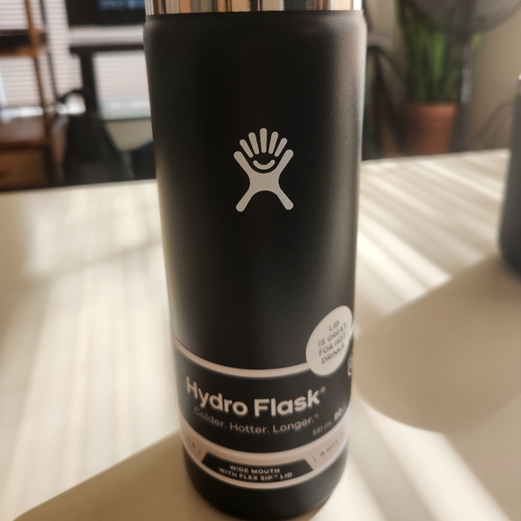 Hydro Flask Matte Black Insulated Bottle - Picture 2 of 3
